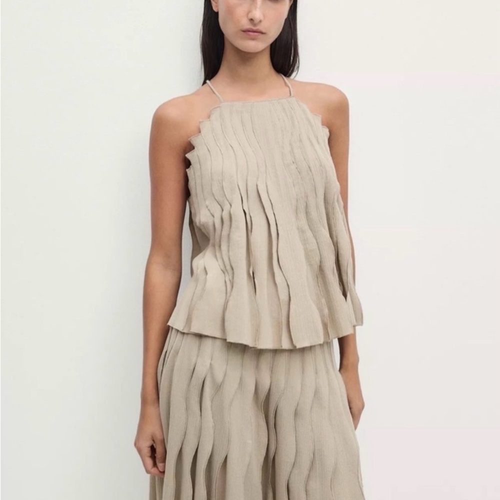 Wavy pleated halter Top